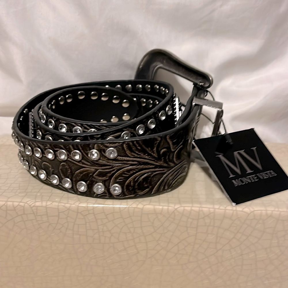 NWT Ladies Western Style Rhinestone Belt with Studded Conchos Size S